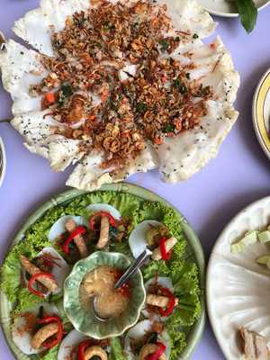 ร้านอาหาร มาดามอัน