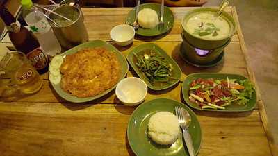 ร้านอาหาร ร้านโคม (บ้านโคม)