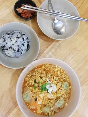 ผัดไทย ผัดไทย ยูเซ็นเตอร์