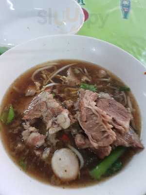 ก๋วยเตี๋ยวเนื้อวัว วัดดงมูลเหล็ก