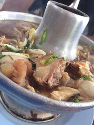 ก๋วยเตี๋ยวเนื้อวัว วัดดงมูลเหล็ก