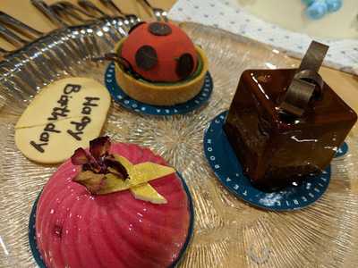 เยลโล่ สปูน เพสตรี้ สาขา เอท ทองหล่อ