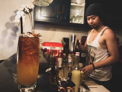 Mezzanine Drinking And Sipping Room