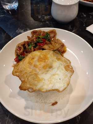 ครัวกระเพราไก่ไข่ดาว