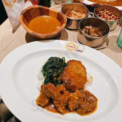 Maji Curry Siam Center