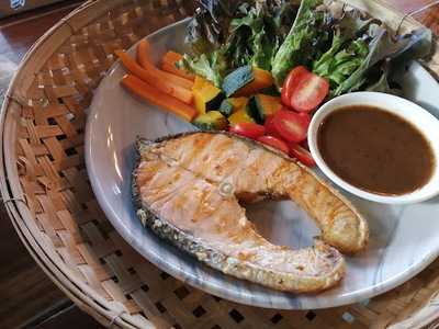 ฟาร์มสุขคาเฟ่แอนด์บิสโทร