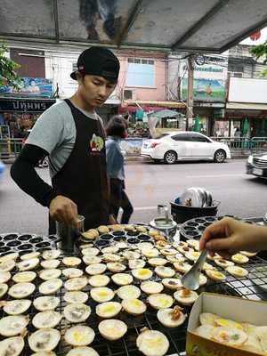 ขนมครกเข้าวัง (ลุงธนิต)