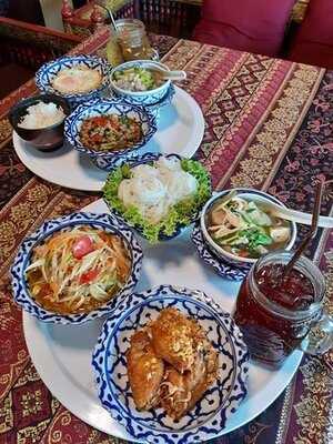 ร้านอาหารเรือนทอง