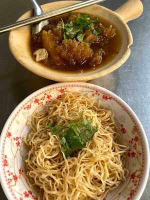 กระเพราะปลาน้ำแดงเป่าฮื้อเจ้มาลีเจ้าเก่า