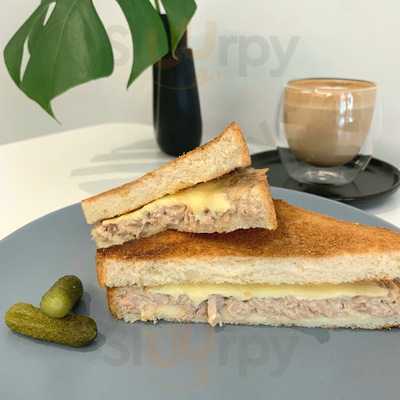 รีรี่คาเฟ่