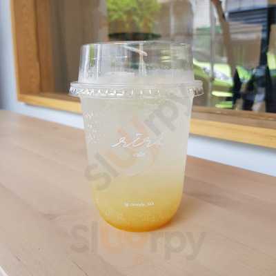 รีรี่คาเฟ่