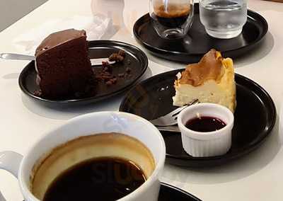 รีรี่คาเฟ่