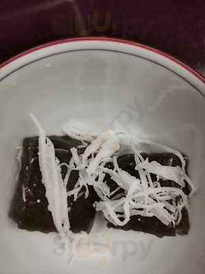 ชูถิ่น 2 ร้านขนมไทย