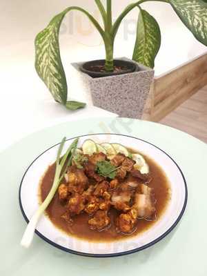 เฮียปัง น้ำเงี้ยว หมูแดง หมูกรอบ