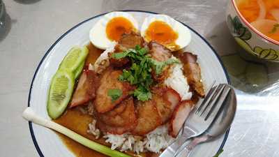 เฮียปัง น้ำเงี้ยว หมูแดง หมูกรอบ