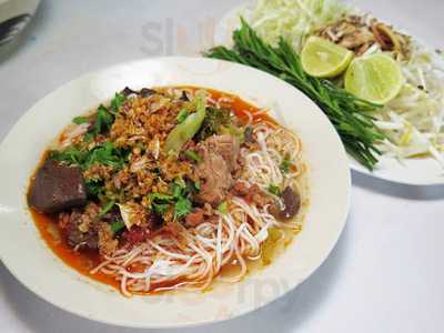 เฮียปัง น้ำเงี้ยว หมูแดง หมูกรอบ