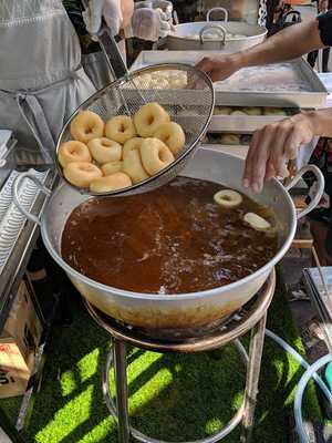 โดนัท นมสด