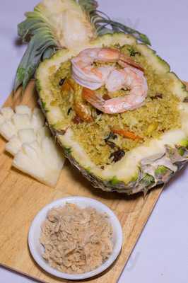 ชีทู บาร์แอนด์คาราโอเกะ