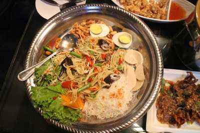 ชีทู บาร์แอนด์คาราโอเกะ