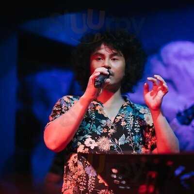 Me Decor Bar’n Restarurant