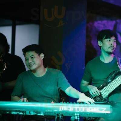 Me Decor Bar’n Restarurant