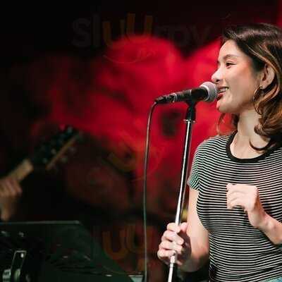 Me Decor Bar’n Restarurant