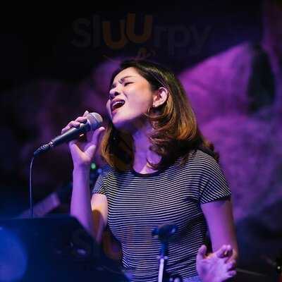 Me Decor Bar’n Restarurant