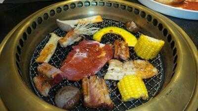 ภัตตาคารอาหารญี่ปุ่น อากะ