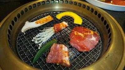 ภัตตาคารอาหารญี่ปุ่น อากะ