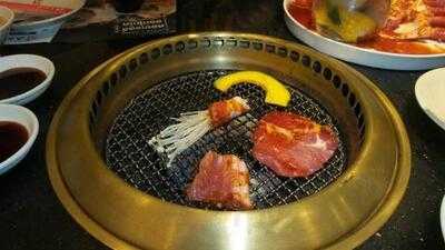 ภัตตาคารอาหารญี่ปุ่น อากะ