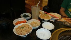 ภัตตาคารอาหารญี่ปุ่น อากะ