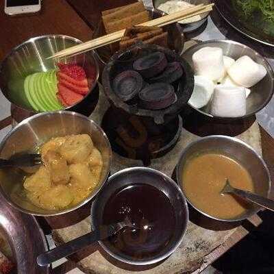 S'mores Hunting Lodge