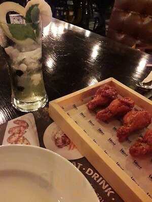 ไวน์ ไอเลิฟยู - เอเชียทีค เดอะ ริเวอร์ฟร้อนท์