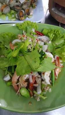 ส้มตำและจิ้มจุ่มลุงยม