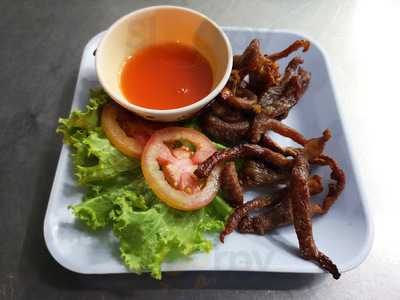 ส้มตำและจิ้มจุ่มลุงยม