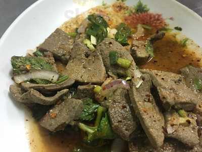 ส้มตำและจิ้มจุ่มลุงยม