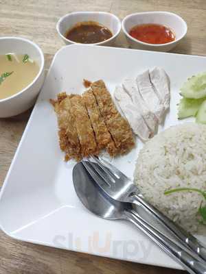 ก๋วยเตี๋ยว ข้าวมันไก่ 24 ชั่วโมง