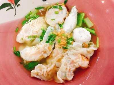 ป้าจันทร์ก๋วยเตี๋ยวปลา