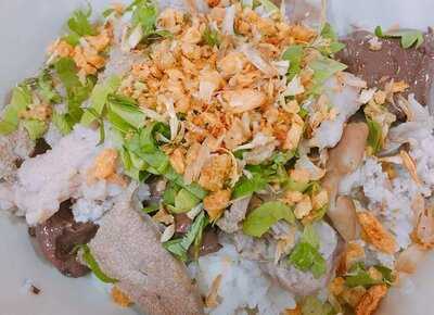 ป้าจันทร์ก๋วยเตี๋ยวปลา