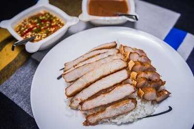 หมูทอด ณ เจริญนคร