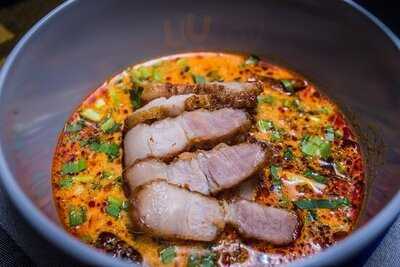 หมูทอด ณ เจริญนคร