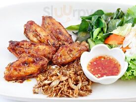 อีสาน สเตชั่น