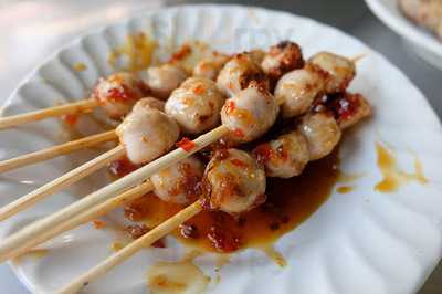 ลูกชิ้นหมูแพร่งนรา