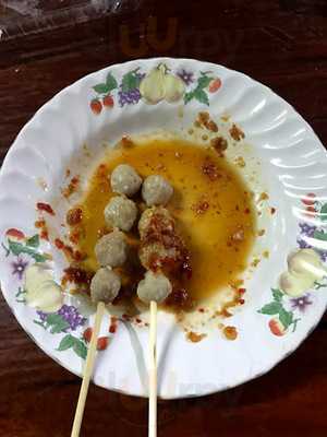 ลูกชิ้นหมูแพร่งนรา