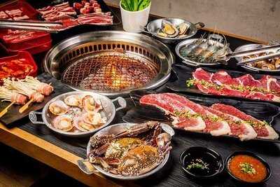 มู แอนด์ มอร์ ยากินิกุ X ซีฟู้ด บุฟเฟ่ต์