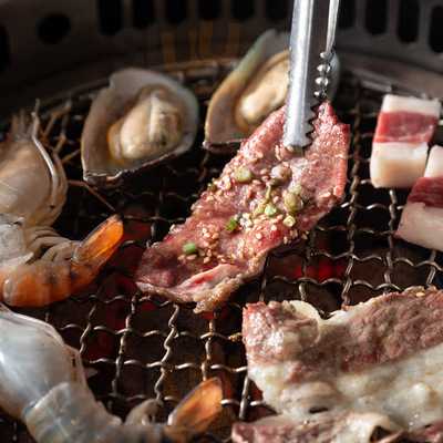 มู แอนด์ มอร์ ยากินิกุ X ซีฟู้ด บุฟเฟ่ต์