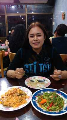 ร้านอาหารเสรี