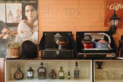 ฮัมมิ่งเวลส์สฺ คาเฟ่