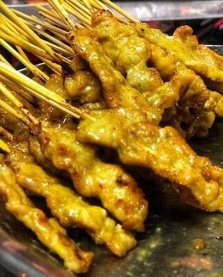 สมมิตร หมูสะเต๊ะ