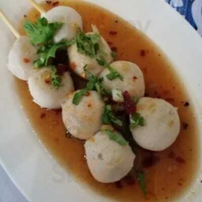 ก๋วยเตี๋ยวหมูต้มยำนัว